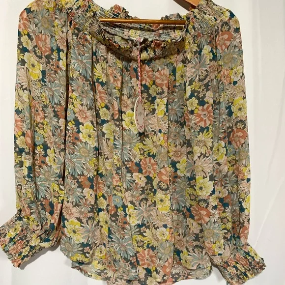 Umgee Floral women’s blouse smocked Neckline long sleeve new - Picture 2 of 7